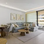 Vivi Homes - Serena Pool, Cinema, Gym & アパート *