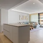 Vivi Homes - Serena Pool, Cinema, Gym & アパート