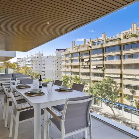 Vivi Homes - Serena Pool, Cinema, Gym & アパート