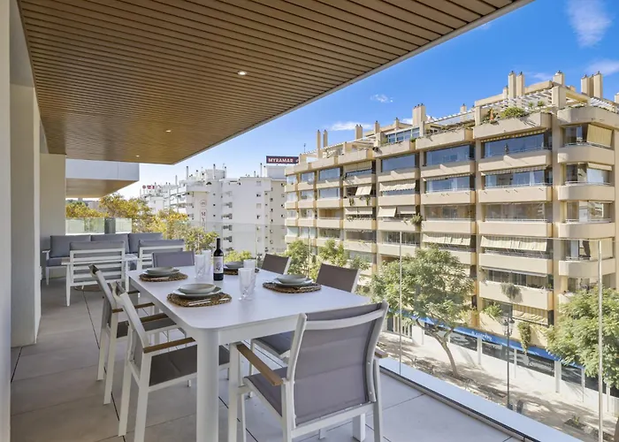 Vivi Homes - Serena Pool, Cinema, Gym & アパート